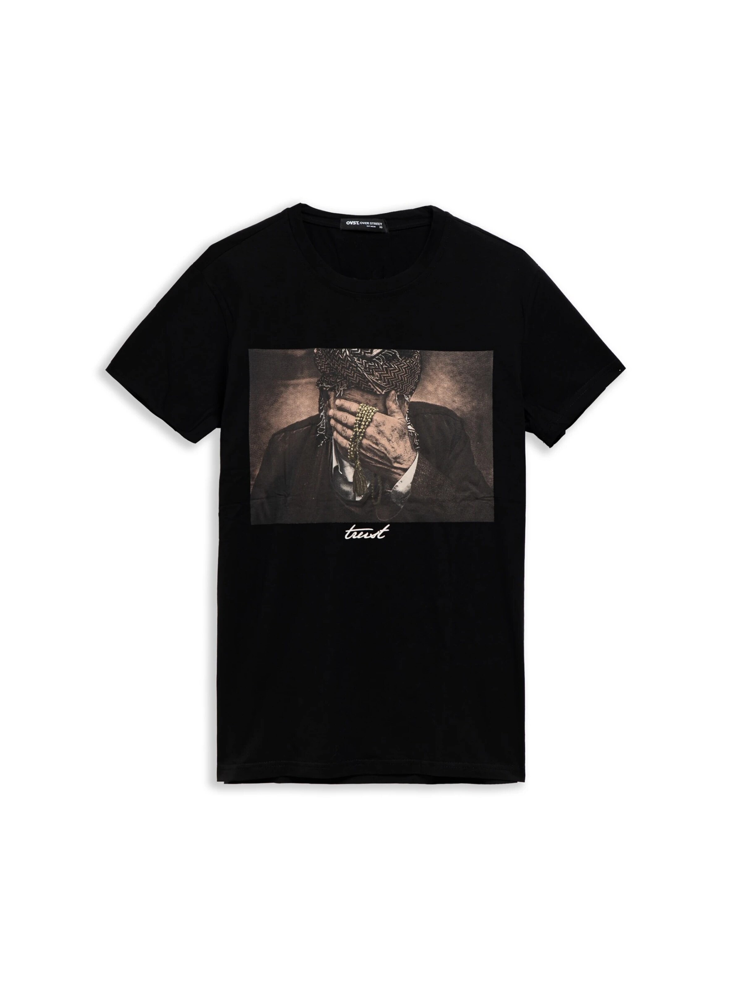 OVER STREET - Camiseta 'Camiseta negra old man prayer beads slim fit tee' en negro: frente