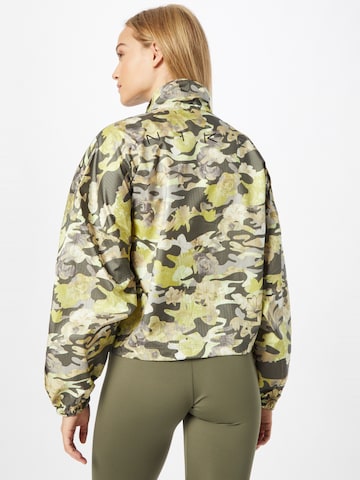 Nike Sportswear Jacke in Grün