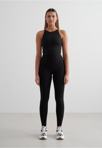 Aim'n Sports top 'Sense' in Black