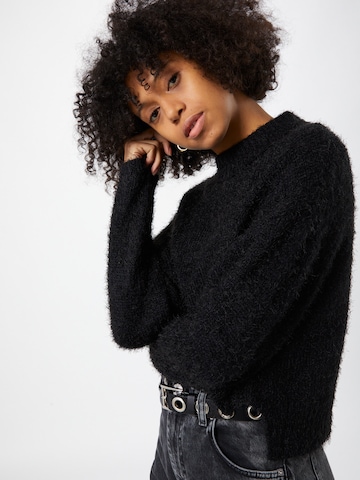 Pull-over Urban Classics en noir : devant