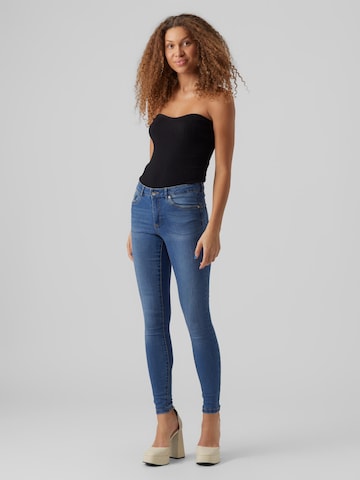 Skinny Jeans 'Alia' de la VERO MODA pe albastru