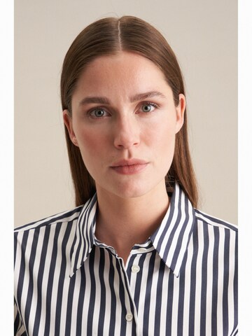 SEIDENSTICKER Blouse 'Schwarze Rose' in Blauw