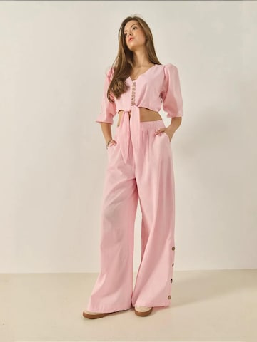 Completo pantalone di Bianco Lucci in rosa