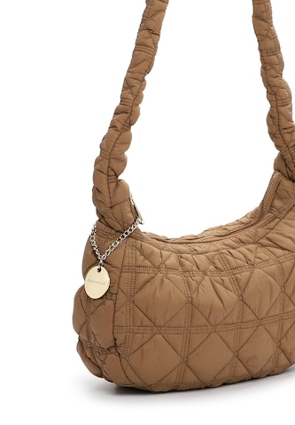 Emily & Noah Schoudertas 'Hale' in Beige