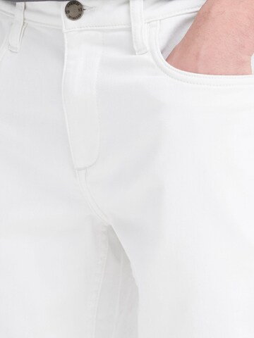 BLEND Regular Jeansshorts in Weiß