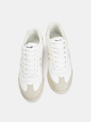 Sneaker bassa di Pull&Bear in bianco