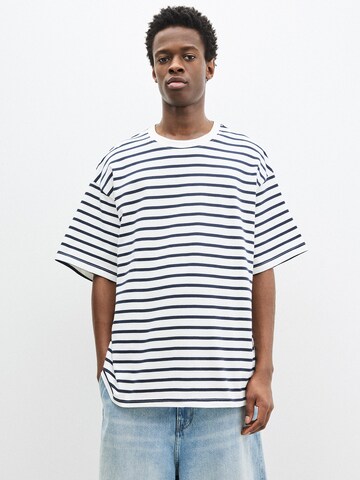 Pull&Bear Shirt in Blue: front