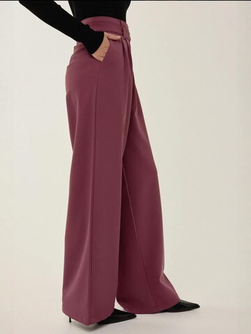 Wide Leg Pantalon à pince Hiccup en rouge