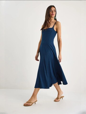 Robe Bianco Lucci en bleu