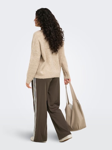 regular Pantaloni di ONLY Carmakoma in marrone