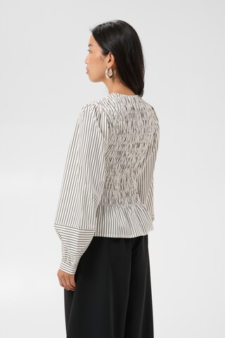 Part Two - Blusa em branco