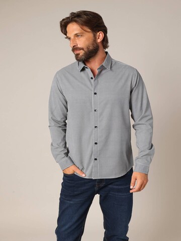 Chemise 'EMPOWER' Deeluxe en gris : devant