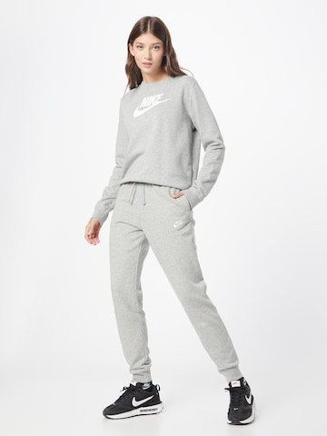 Effilé Pantalon 'Club Fleece' Nike Sportswear en gris