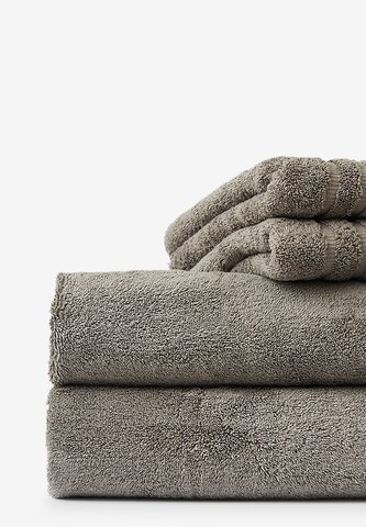 Lexington Towel in Grey