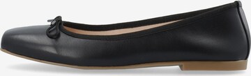 Bianco Ballet Flats in Black: front