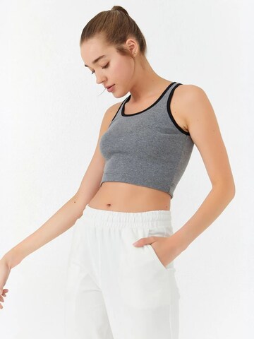 Tommy Life Crop Top in Grau