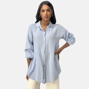 Elara Bluse i blå: forside