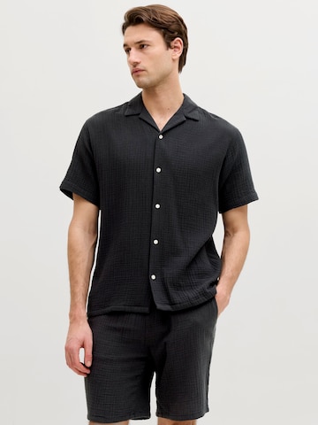 JJ Rebel Regular Fit Paita 'JREBJASON PATRICK' värissä musta: etupuoli