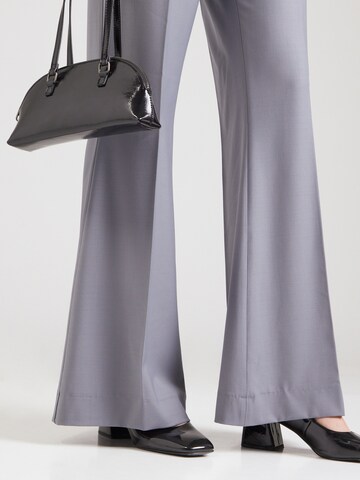 évasé Pantalon à plis REMAIN en gris