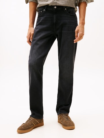 Slimfit Jeans 'Ryan' di Tommy Jeans in nero: frontale