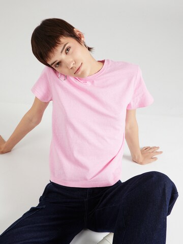 LEVI'S ® Shirt 'Classic Fit Tee' in Roze
