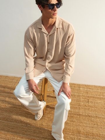 Trendyol Классический крой Рубашка в Бежевый