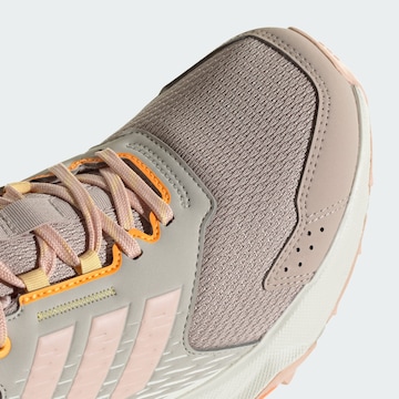 Scarpa bassa 'Tracefinder Trail' di ADIDAS TERREX in marrone