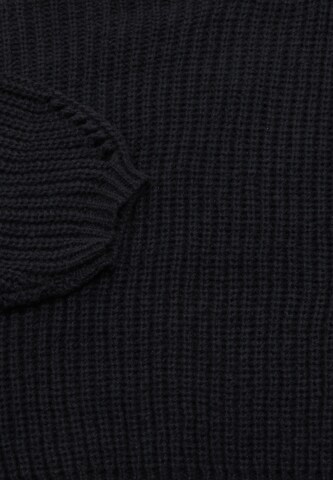 ebeeza Sweater in Black