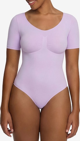cfab by creamy fabrics Shapingbody 'T-Shirt Bodysuit Sculpting Shapewear mit String' in Lila: voorkant