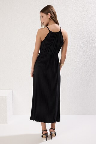 Trendyol - Vestido en negro