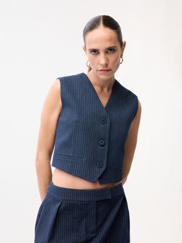 adl Vest in Blue: front