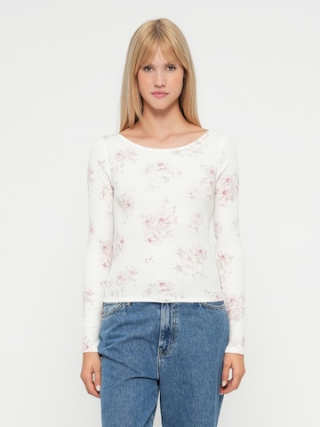 HOLLISTER Shirt in White: front