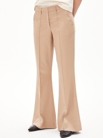 ARMEDANGELS Boot cut Pleat-front trousers in Brown: front