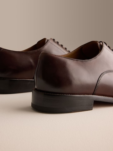 Chaussure à lacets Next en marron