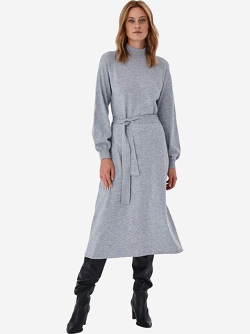 TATUUM Stickad klänning 'ARANA' i grå