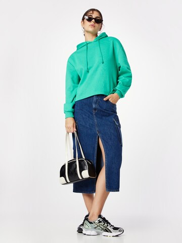 PIECES - Sweatshirt 'CHILLI' em verde