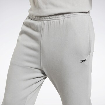 Reebok Tapered Sportbroek in Grijs