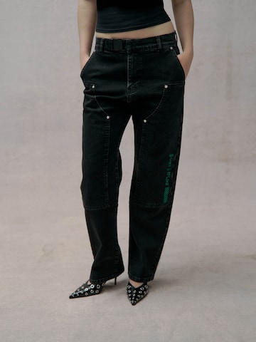 SQUID GAME COLLECTION Loose fit Cargo Pants in Black: front