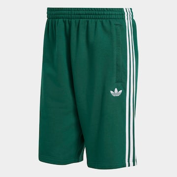 ADIDAS ORIGINALS Regular Shorts in Grün