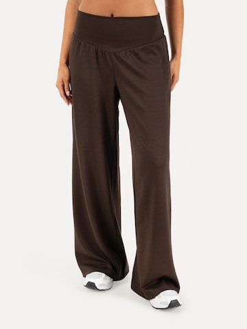 Loosefit Pantalon ' Jorina ' Smilodox en marron : devant