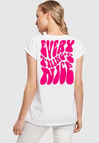 T-shirt 'Everything Is Nice' Mister Tee en blanc : devant