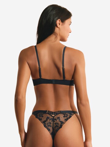 T-shirt Reggiseno 'Mira' di ETAM in blu