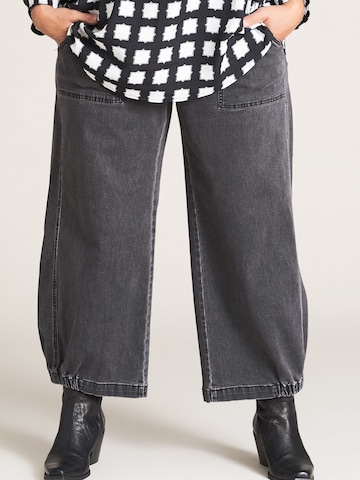 GOZZIP Wide Leg Jeans 'Clara' i grå: forside