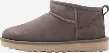Boots 'Classic Ultra Mini' di UGG in marrone: frontale