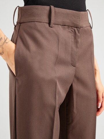 Regular Pantalon à plis 'VMNILA' VERO MODA en marron