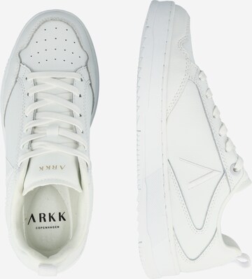 Baskets basses 'Visuklass' ARKK Copenhagen en blanc