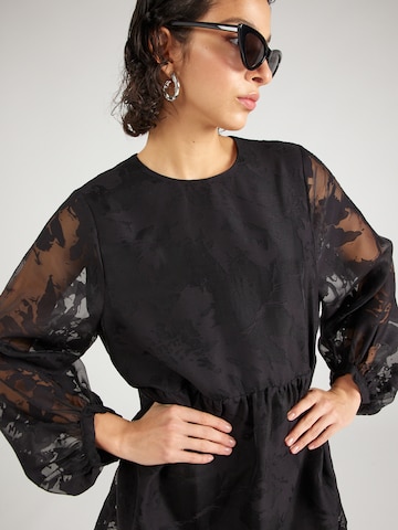 Robe 'Birthes' minimum en noir