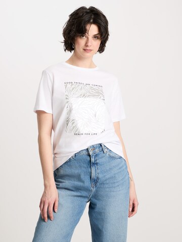 Cross Jeans T-Shirt in Weiß: predná strana