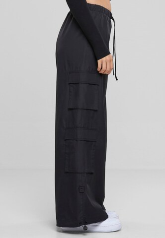 Urban Classics Wide leg Cargo Pants in Black