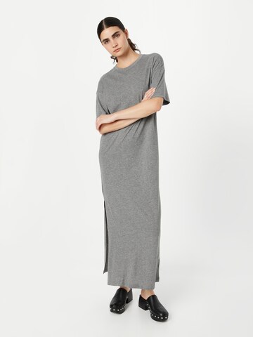 Monki Kleid in Grau: predná strana